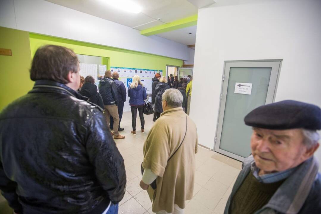 Kauniečiai balsuoja aktyviai