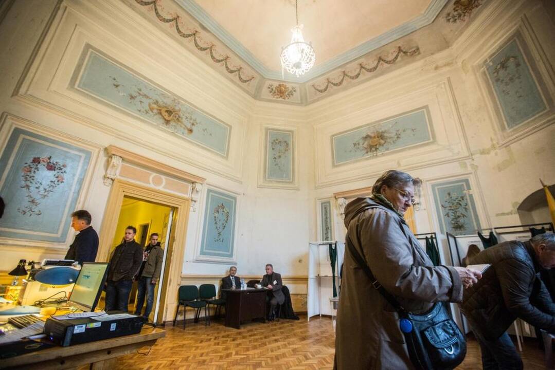 Kauniečiai balsuoja aktyviai