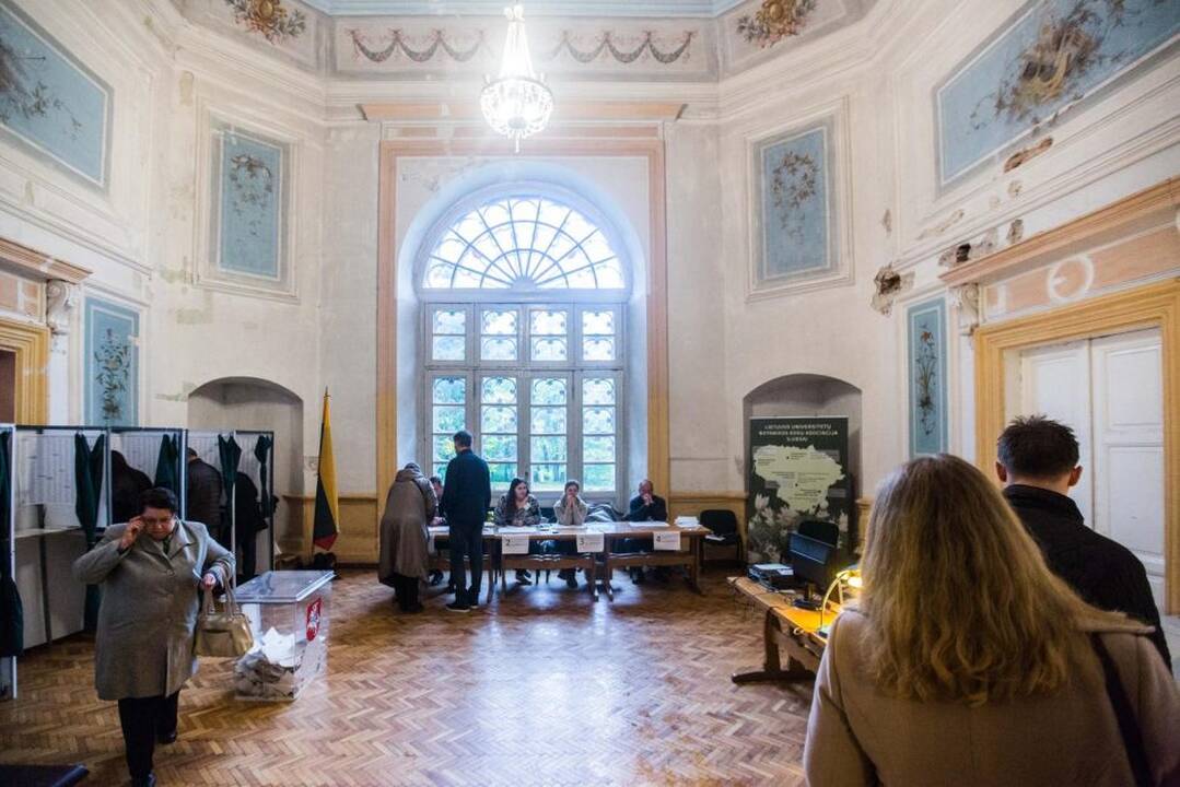 Kauniečiai balsuoja aktyviai