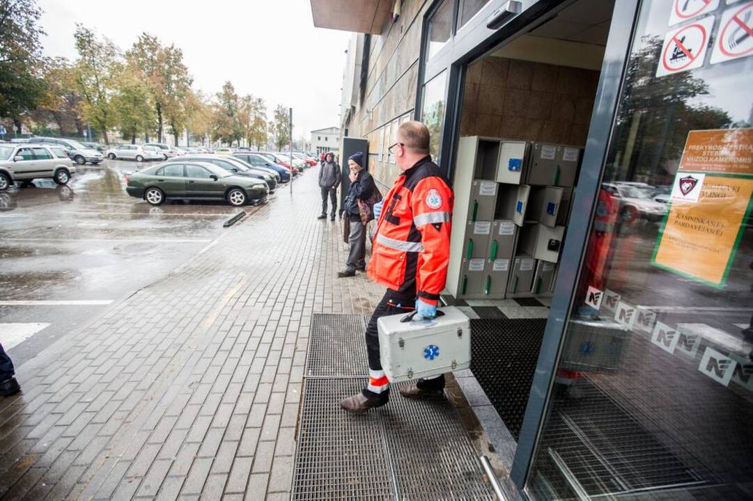 Medikai gaivino moterį