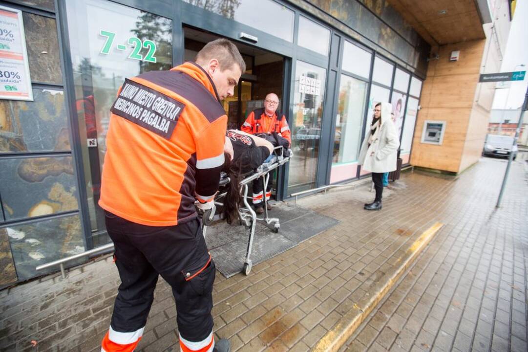 Medikai gaivino moterį