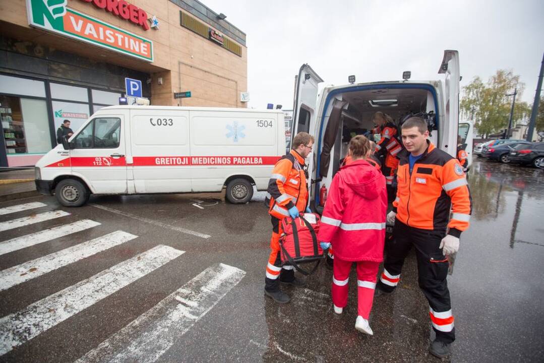 Medikai gaivino moterį