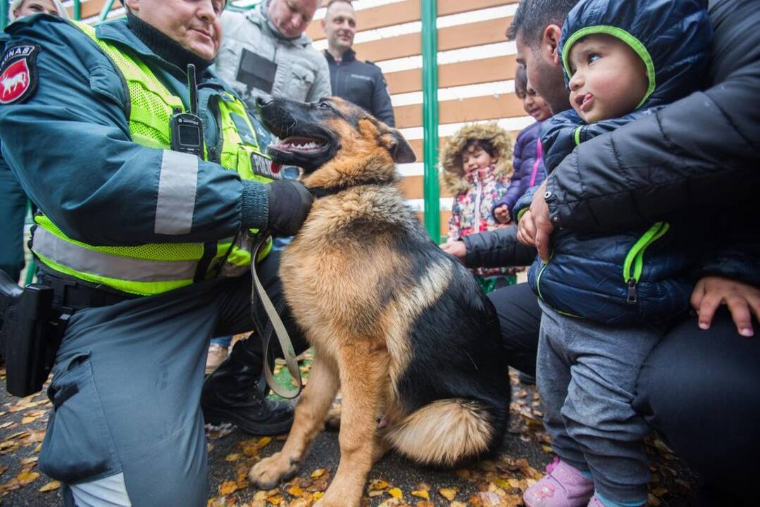 Policijos susitikimas su pabėgeliais