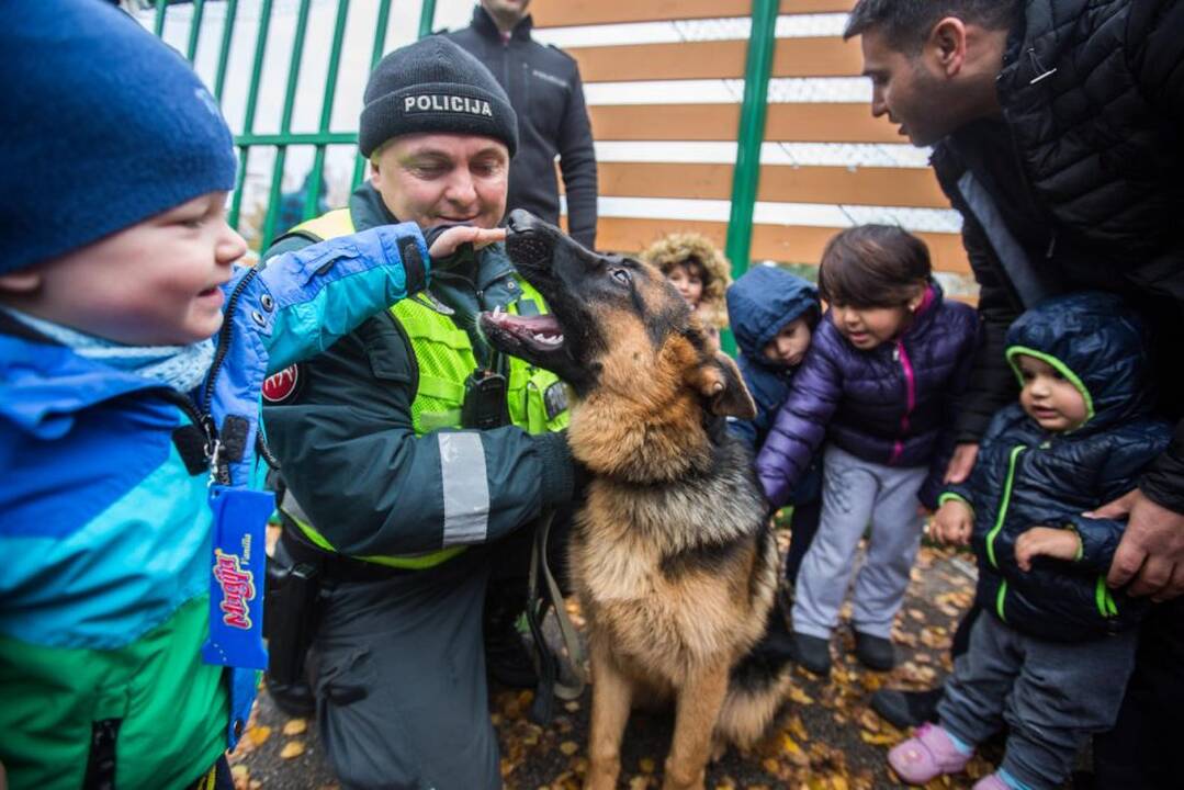 Policijos susitikimas su pabėgeliais