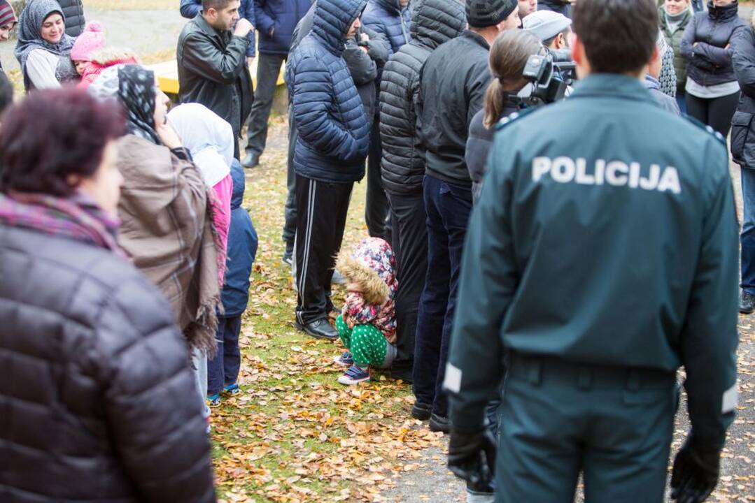 Policijos susitikimas su pabėgeliais