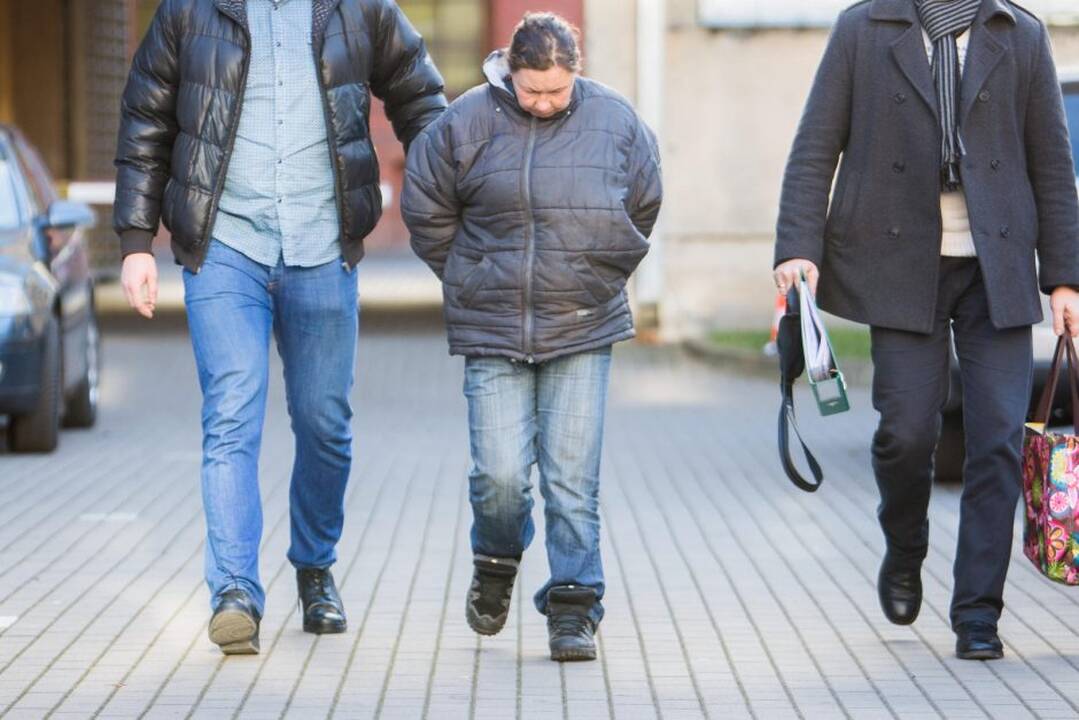 Sugerovę nužudžiusi moteris teisme 
