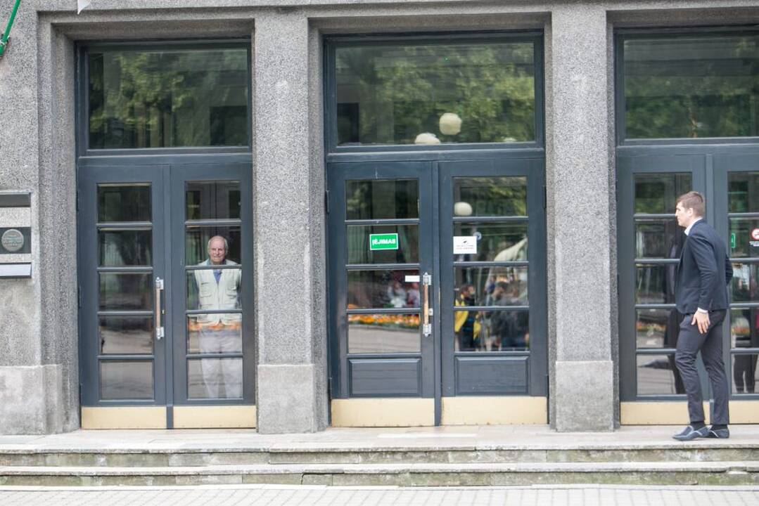 Protesto akcija „Kabinu sportbatį ant vinies 2018“