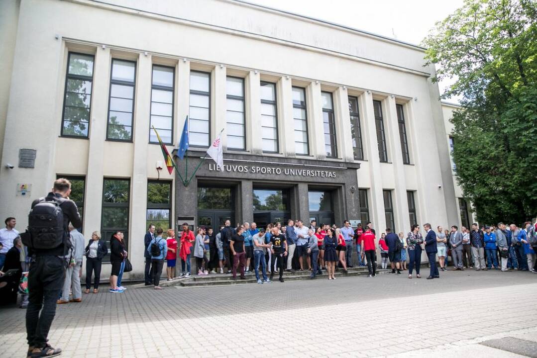 Protesto akcija „Kabinu sportbatį ant vinies 2018“