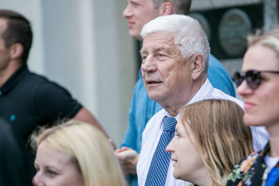 Protesto akcija „Kabinu sportbatį ant vinies 2018“