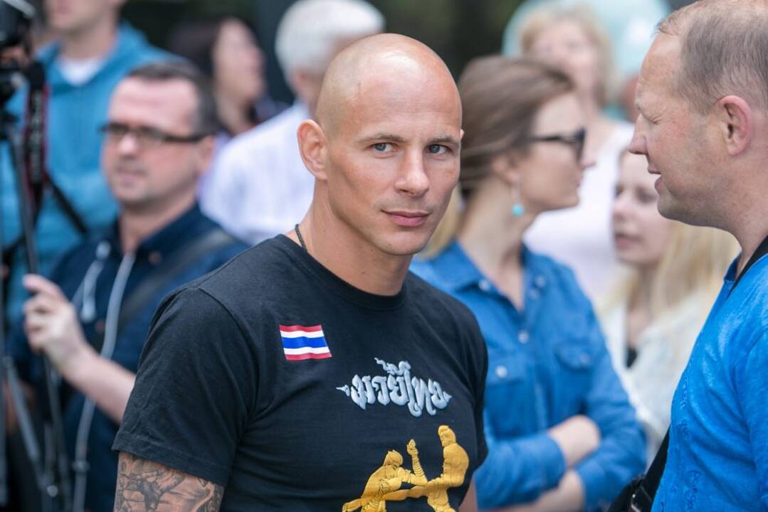 Protesto akcija „Kabinu sportbatį ant vinies 2018“