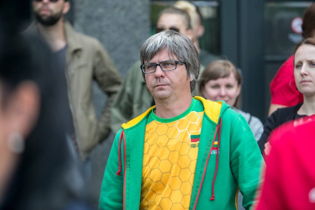 Protesto akcija „Kabinu sportbatį ant vinies 2018“