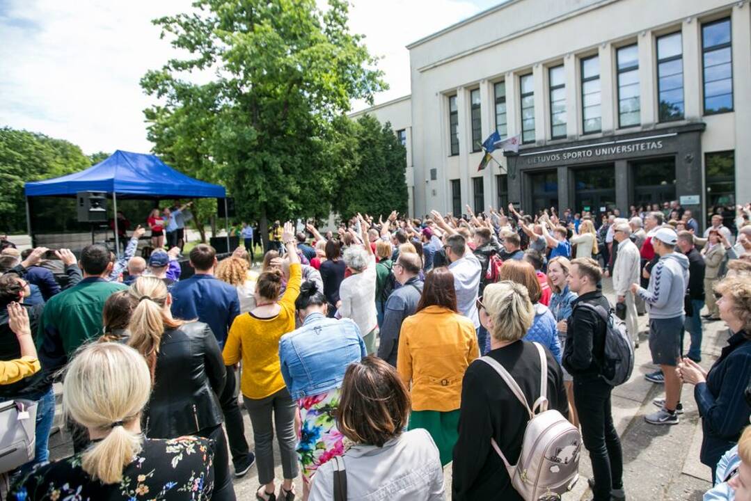 Protesto akcija „Kabinu sportbatį ant vinies 2018“