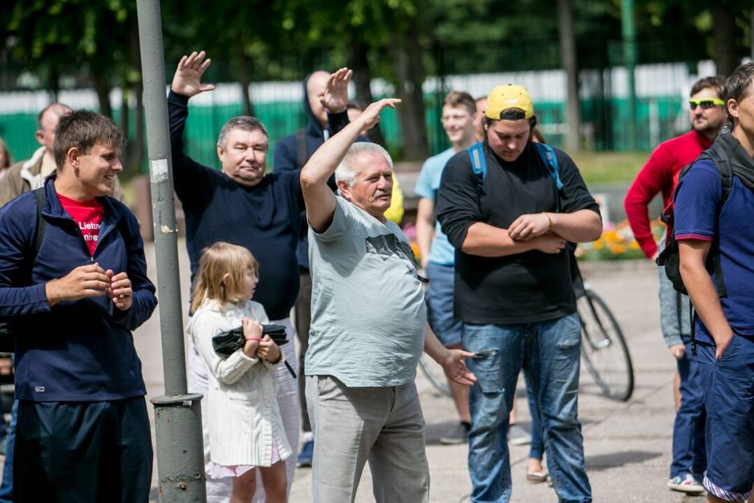 Protesto akcija „Kabinu sportbatį ant vinies 2018“