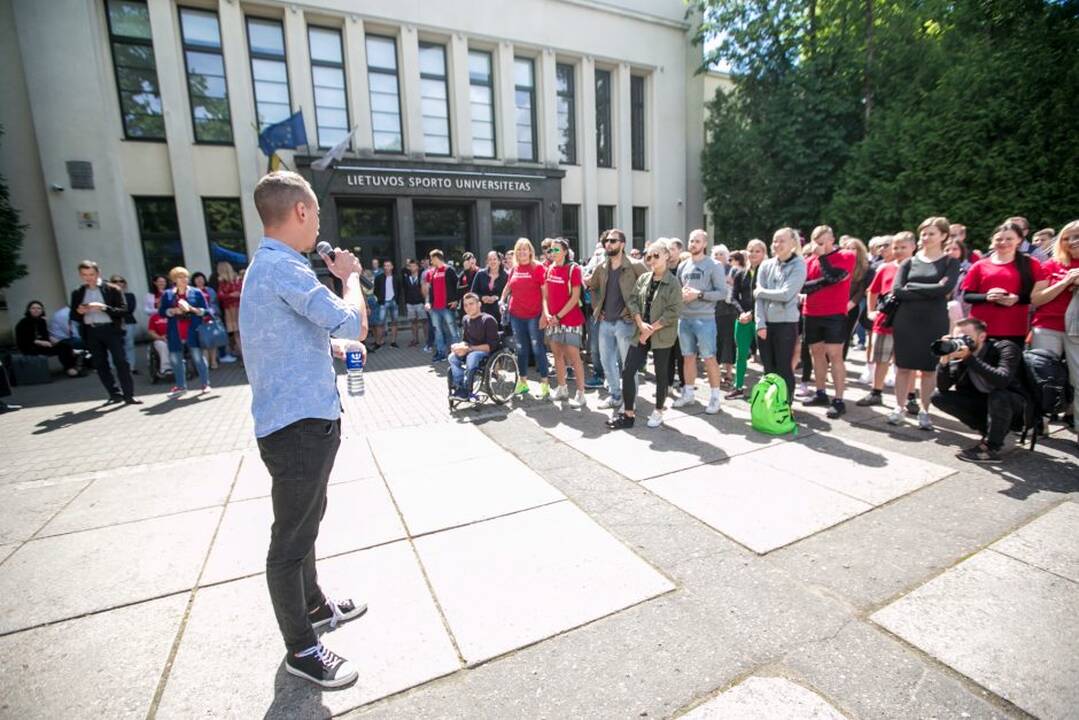Protesto akcija „Kabinu sportbatį ant vinies 2018“