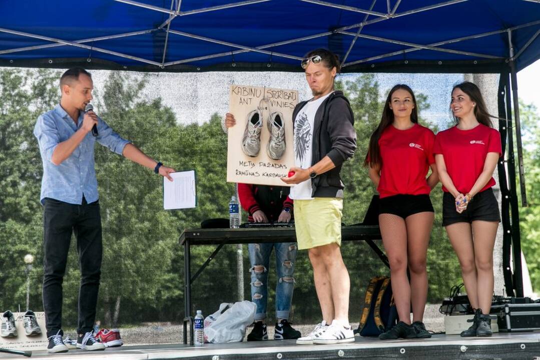 Protesto akcija „Kabinu sportbatį ant vinies 2018“