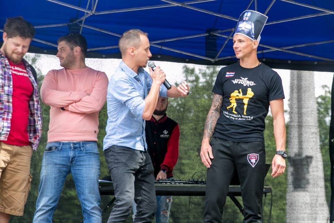 Protesto akcija „Kabinu sportbatį ant vinies 2018“