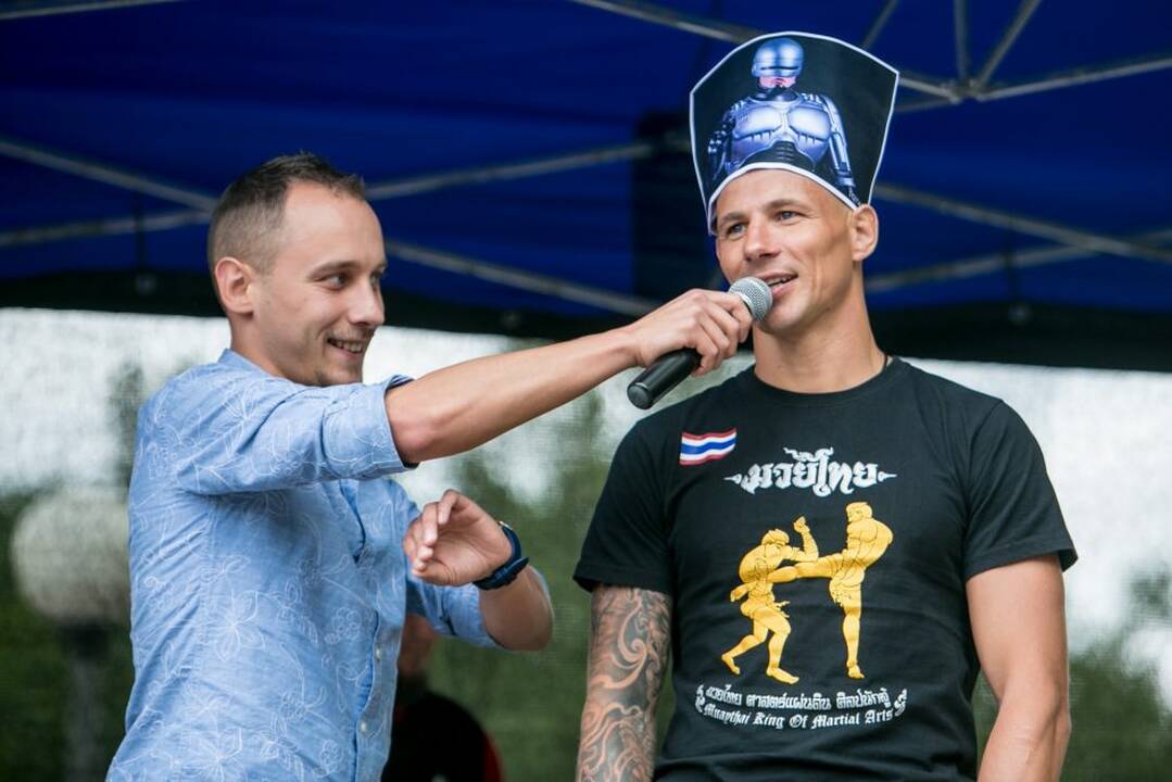 Protesto akcija „Kabinu sportbatį ant vinies 2018“