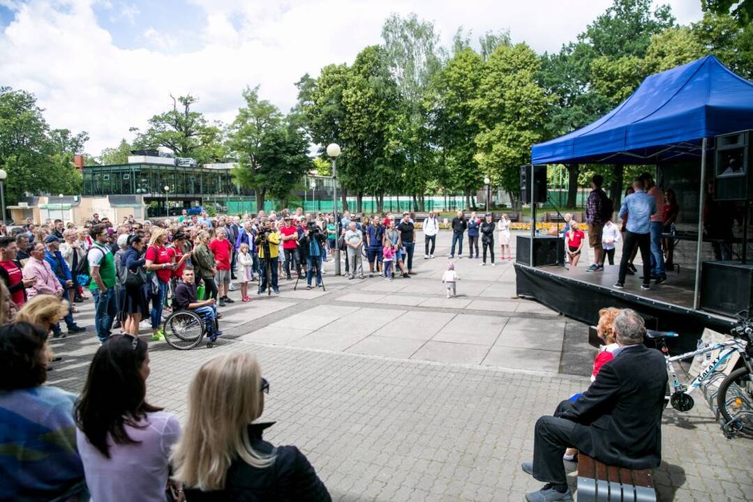Protesto akcija „Kabinu sportbatį ant vinies 2018“
