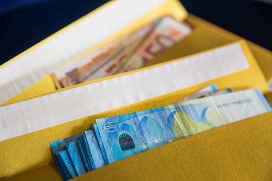 Dėl galimo bandymo papirkti darbuotoją Lietuvos geologijos tarnyba kreipėsi į STT