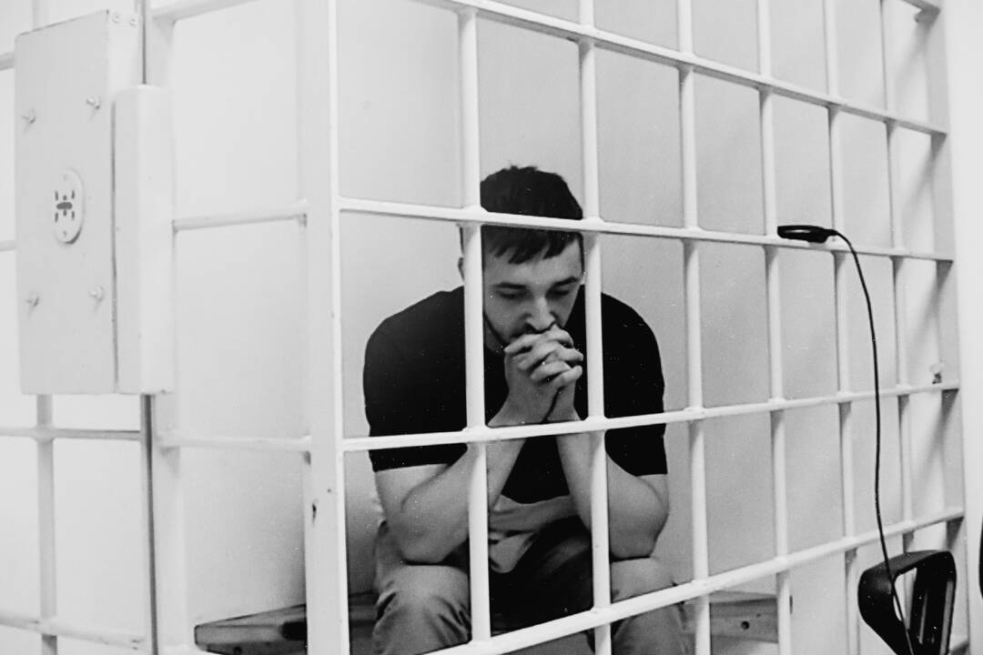 Nepilnametės išžaginimu įtariamas vyras