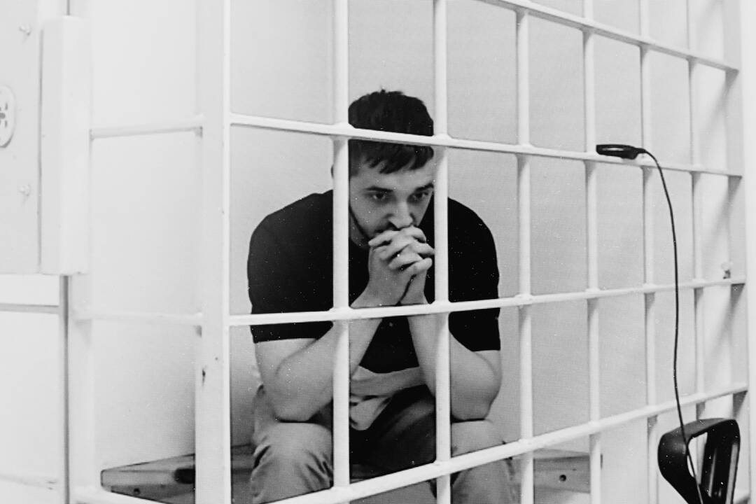 Nepilnametės išžaginimu įtariamas vyras