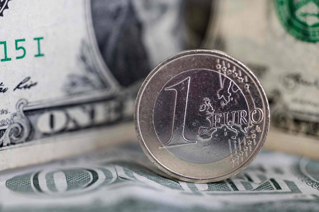 Euro kursas JAV dolerio atžvilgiu pakilo aukščiausiai per kelis metus
