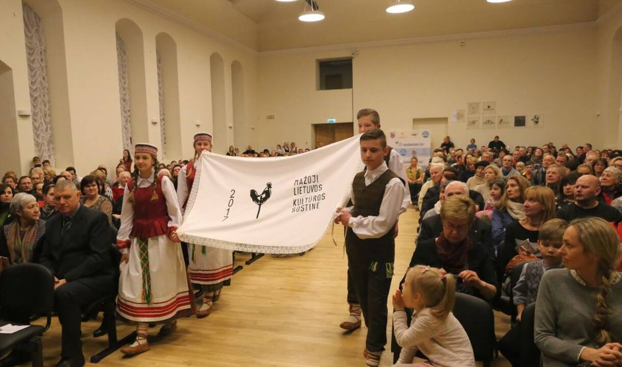Kulminacija: gruodžio pradžioje Raudondvario dvare su ledo ir ugnies šou įžiebta Kalėdų eglutė, pradėjo veikti čiuožykla, cukrainė.