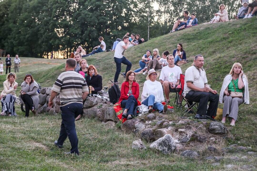 Spektaklis prie Kauno pilies