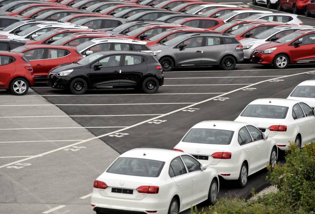 Seimas už 900 tūkst. litų įsigijo 10 reprezentacinių automobilių