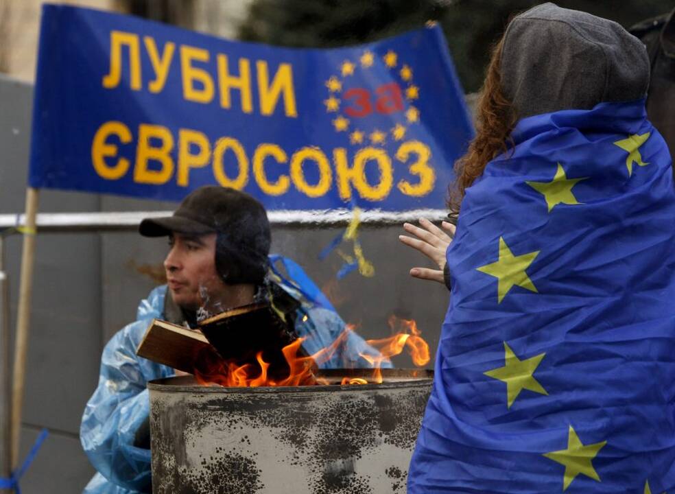 Ukrainos sostinėje - protestai ir gyva grandinė