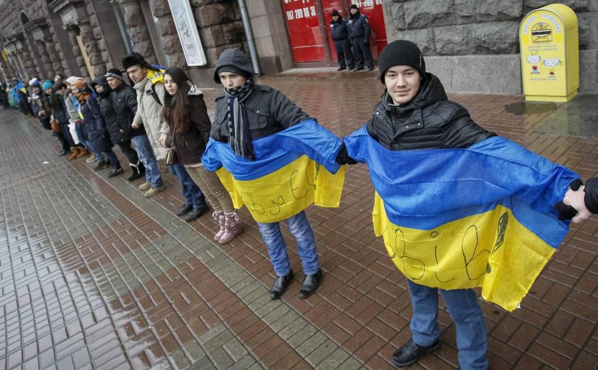 Ukrainos sostinėje - protestai ir gyva grandinė