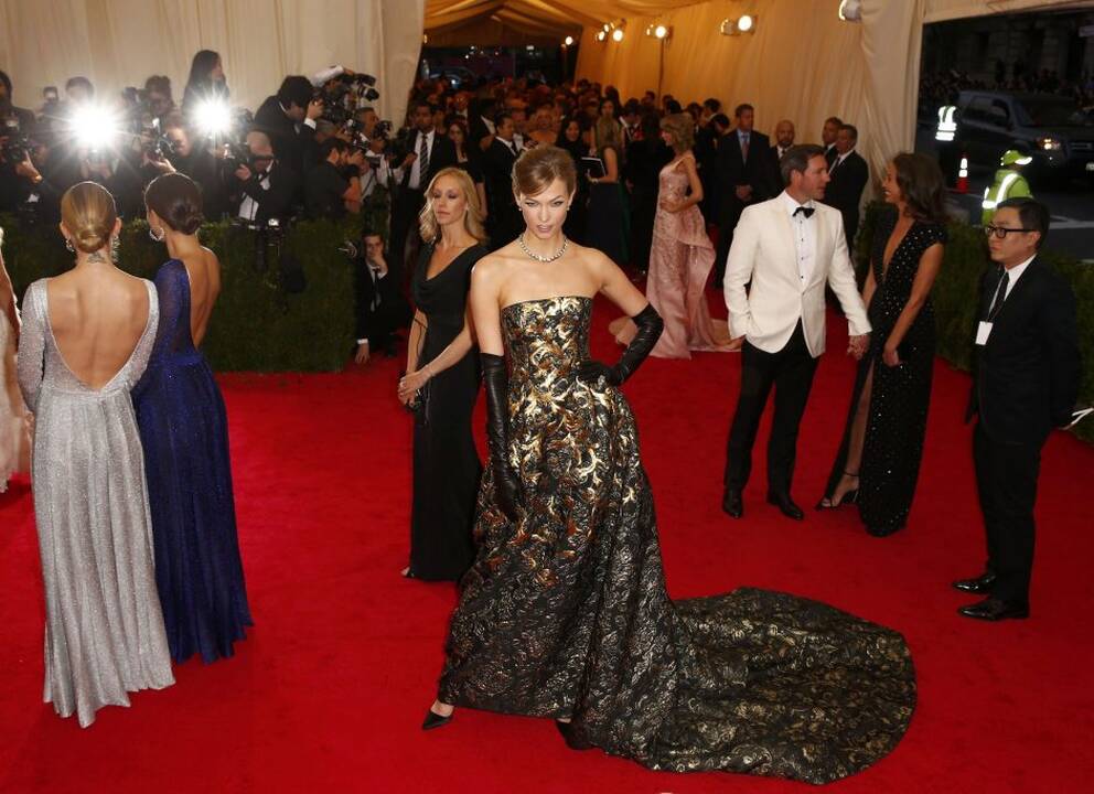 Pokylyje „Met ball“ triumfavo senojo stiliaus spindesys