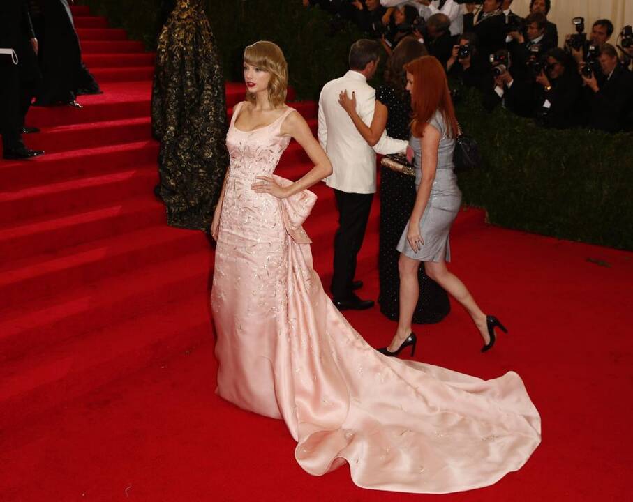 Pokylyje „Met ball“ triumfavo senojo stiliaus spindesys