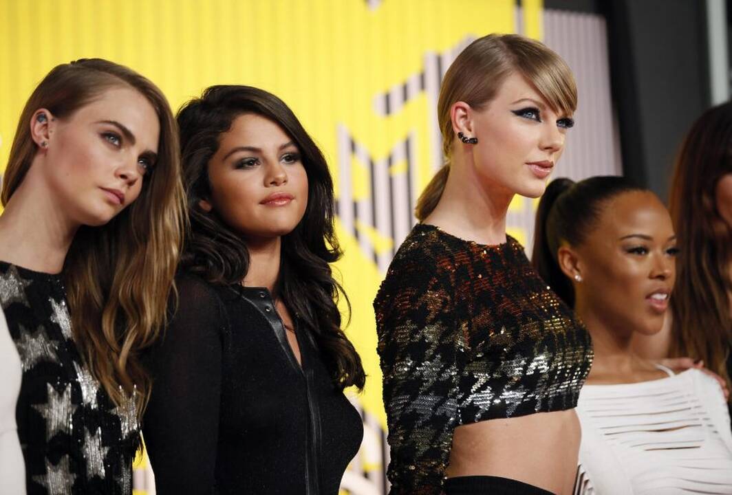 MTV muzikos apdovanojimų ceremonija 2015
