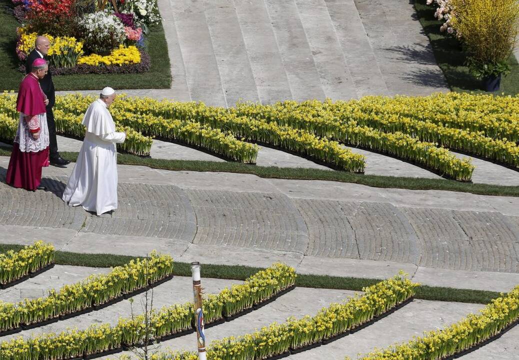 Popiežius sveikina su šv. Velykomis