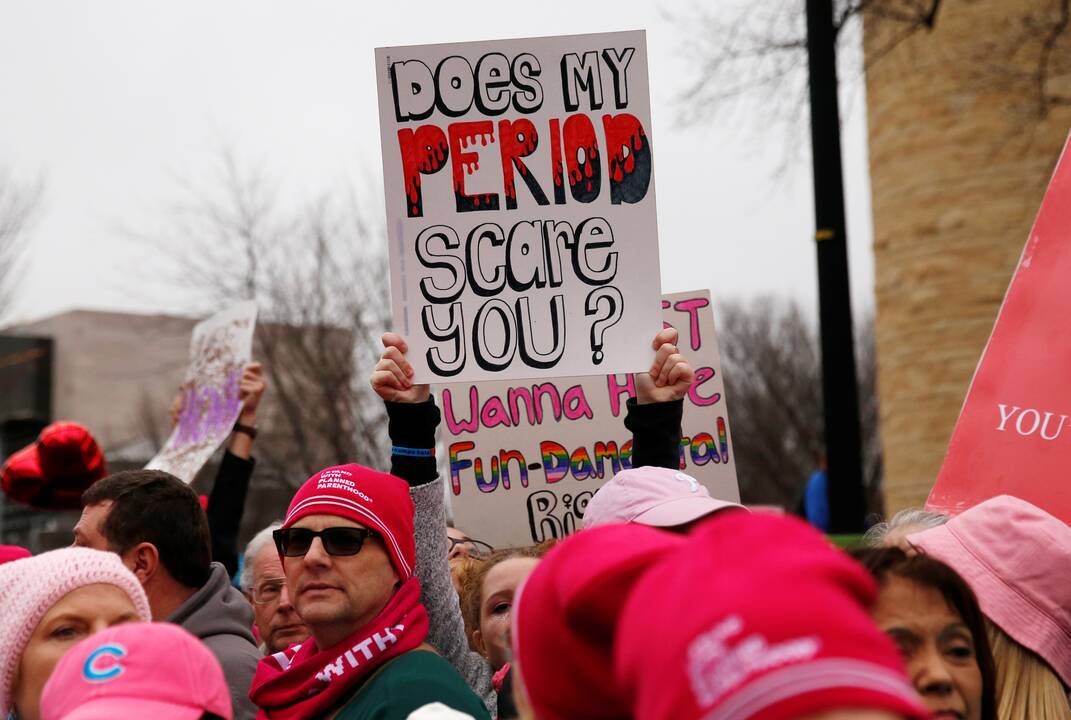 Moterys protestuoja prieš D. Trumpą