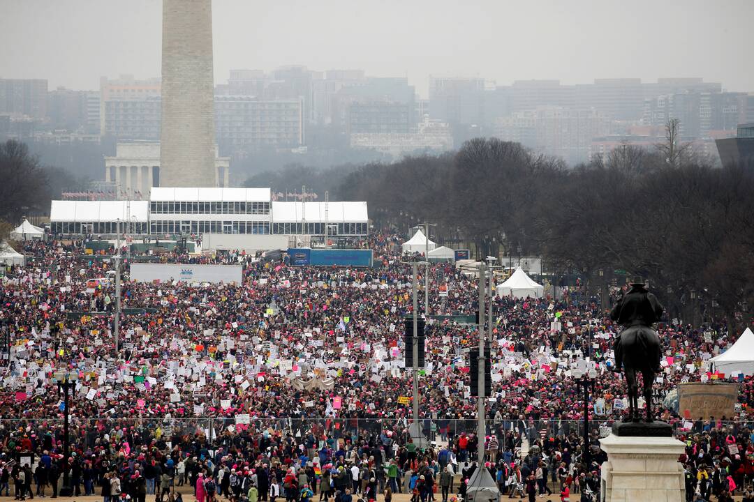 Moterys protestuoja prieš D. Trumpą