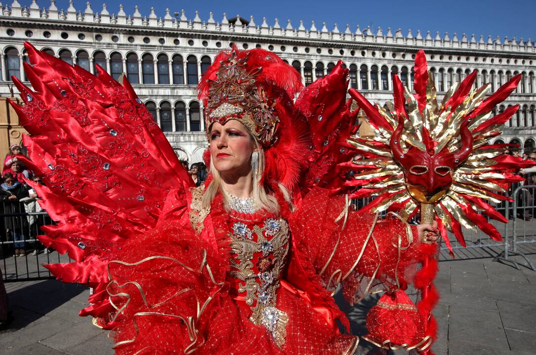 Pasigrožėkite Venecijos karnavalo kostiumais