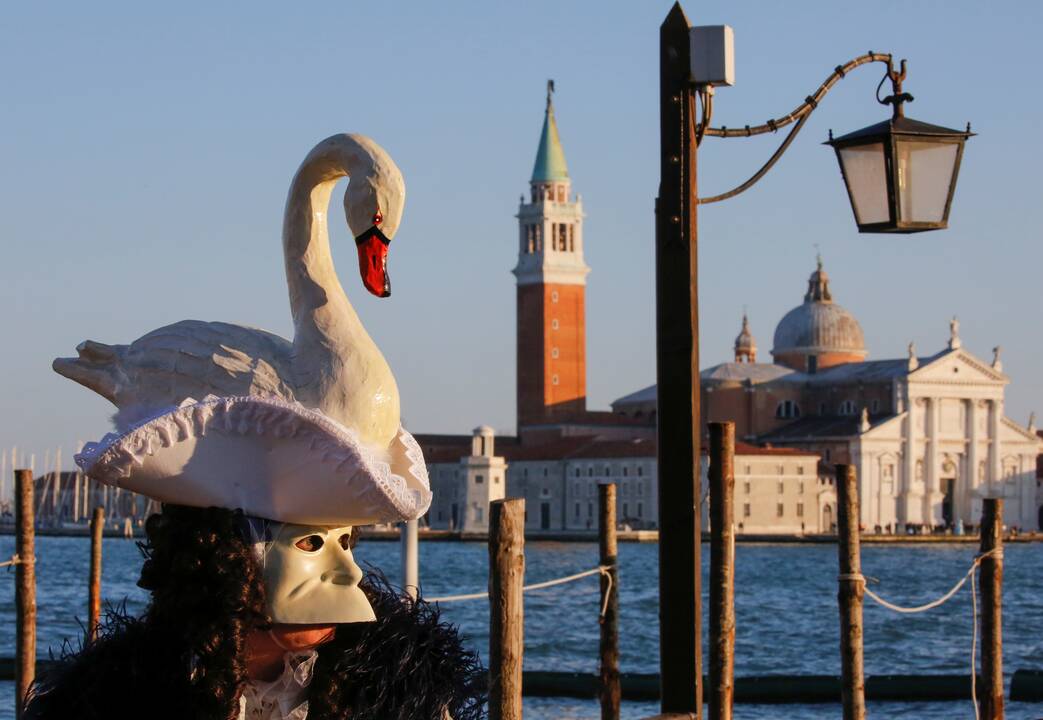 Pasigrožėkite Venecijos karnavalo kostiumais