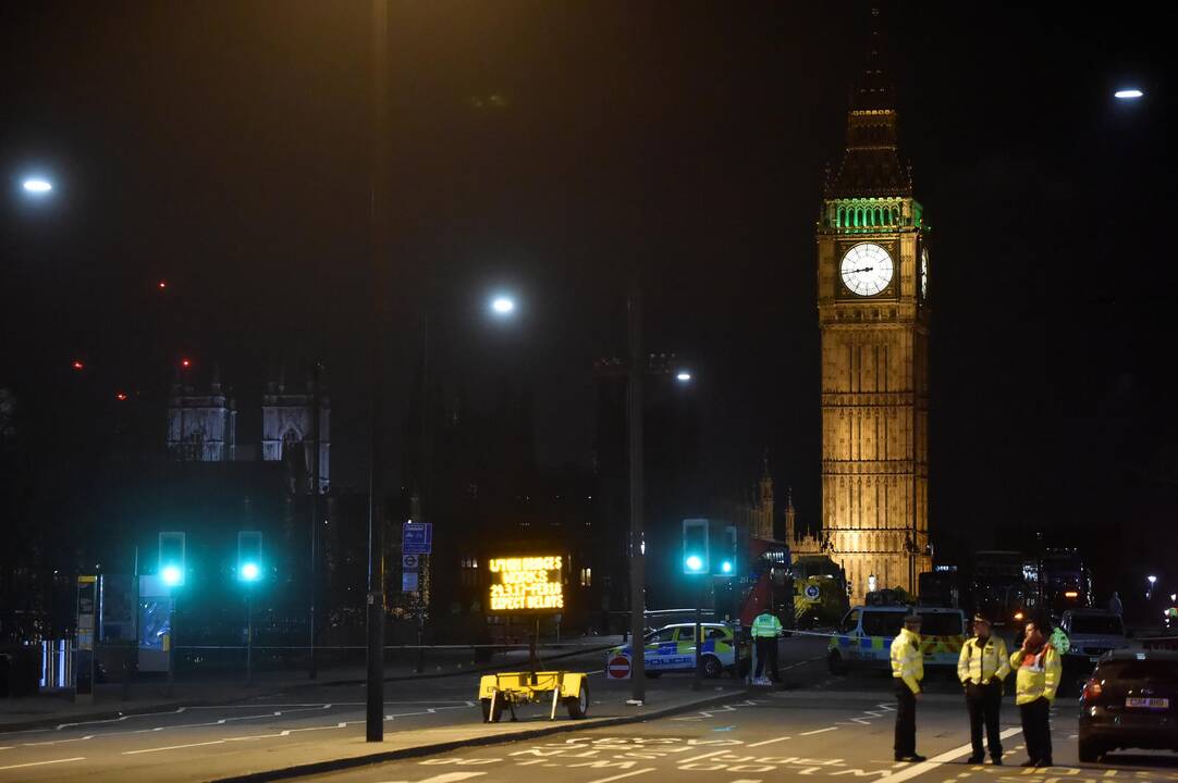 Kruvinas išpuolis prie Britanijos parlamento