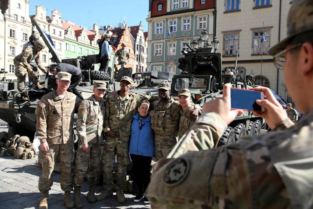 Lenkijos ministras pasveikino į šalį atvykusius NATO karius