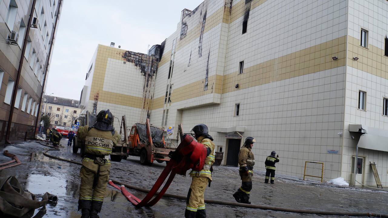 Rusijoje užsiliepsnojusiame prekybos centre – pragaras