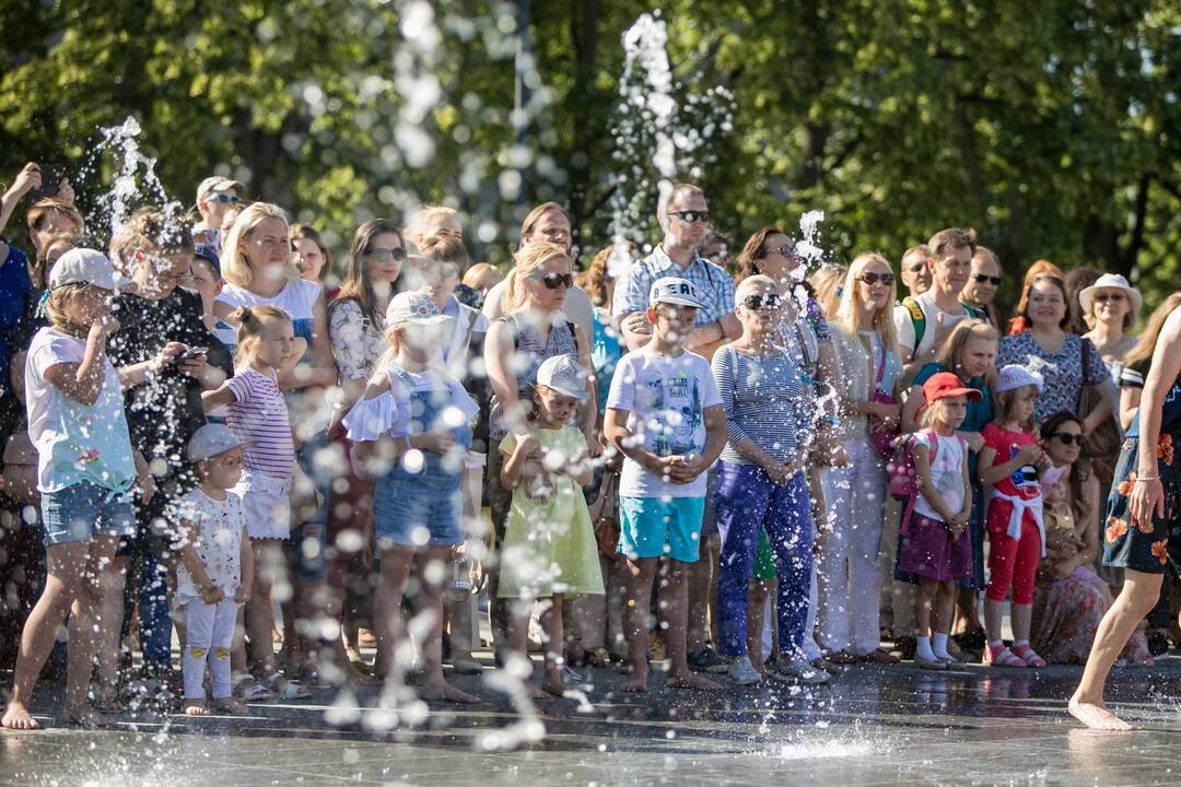 Lukiškių aikštėje – atsinaujinusios erdvės atidarymo šventė