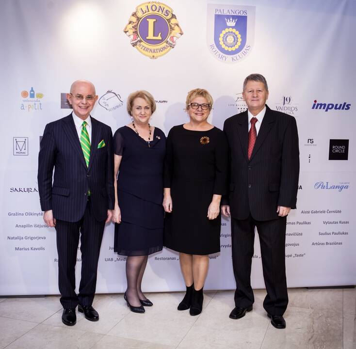 Labdaros vakaras „Svajok baltai“  
