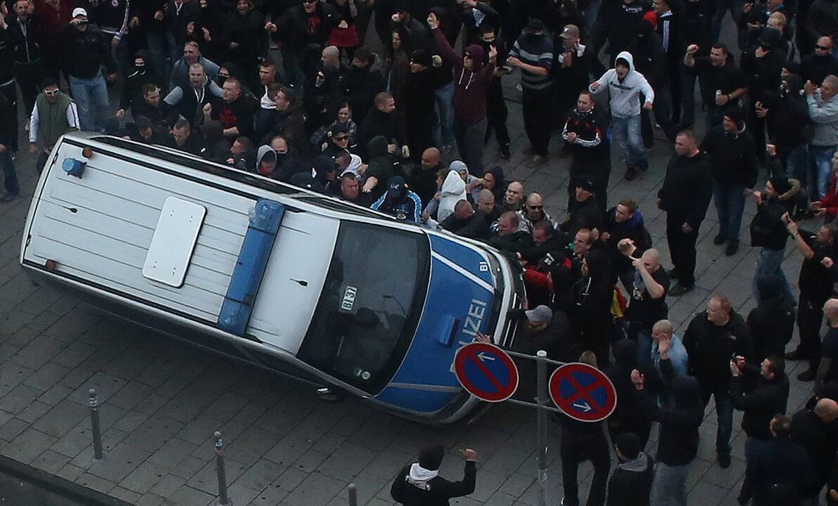 Vokietijoje – policijos susirėmimai su kraštutinių dešiniųjų protestuotojais