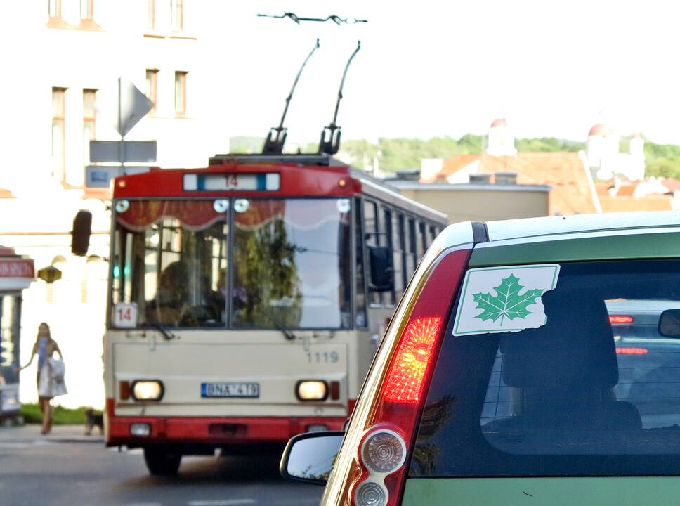 „Žalių lapų“ keliuose vis mažiau, reikalavimai pradedantiesiems didėja