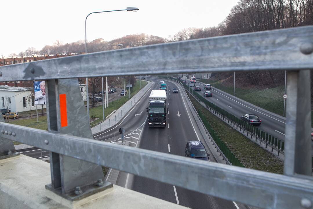 Kelininkai: gali būti slidūs tiltai ir viadukai