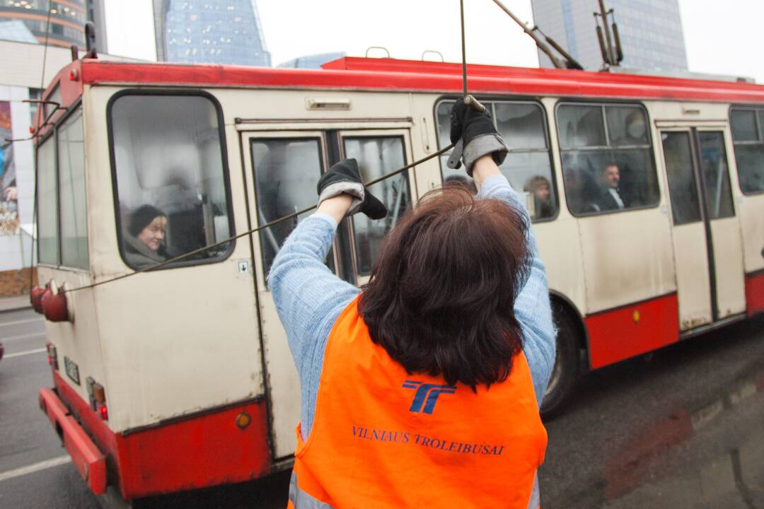 Sostinės Žirmūnų gatvėje – viešojo transporto sutrikimai