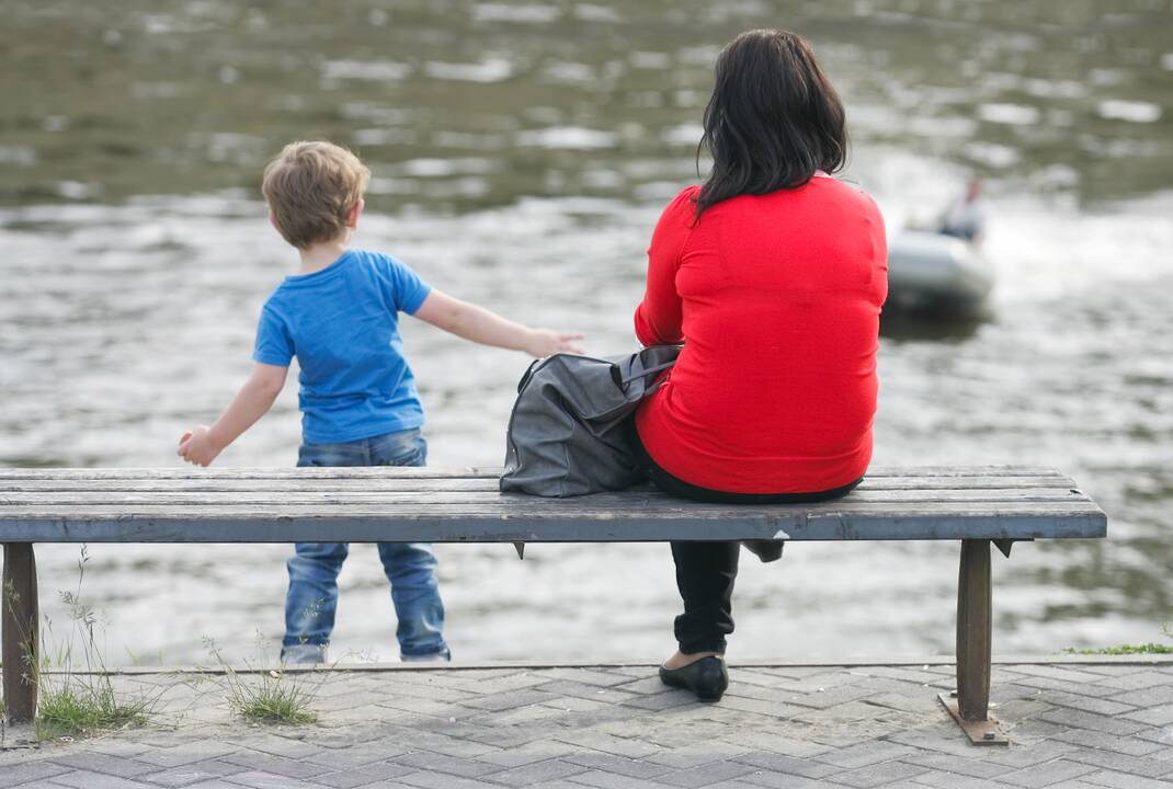 Saulėtą penktadienį gaivins ir perkūnija