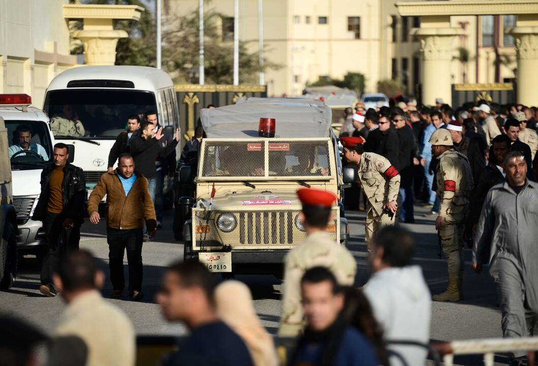 Kairo centre sprogo bomba, dar du užtaisai rasti oro uoste